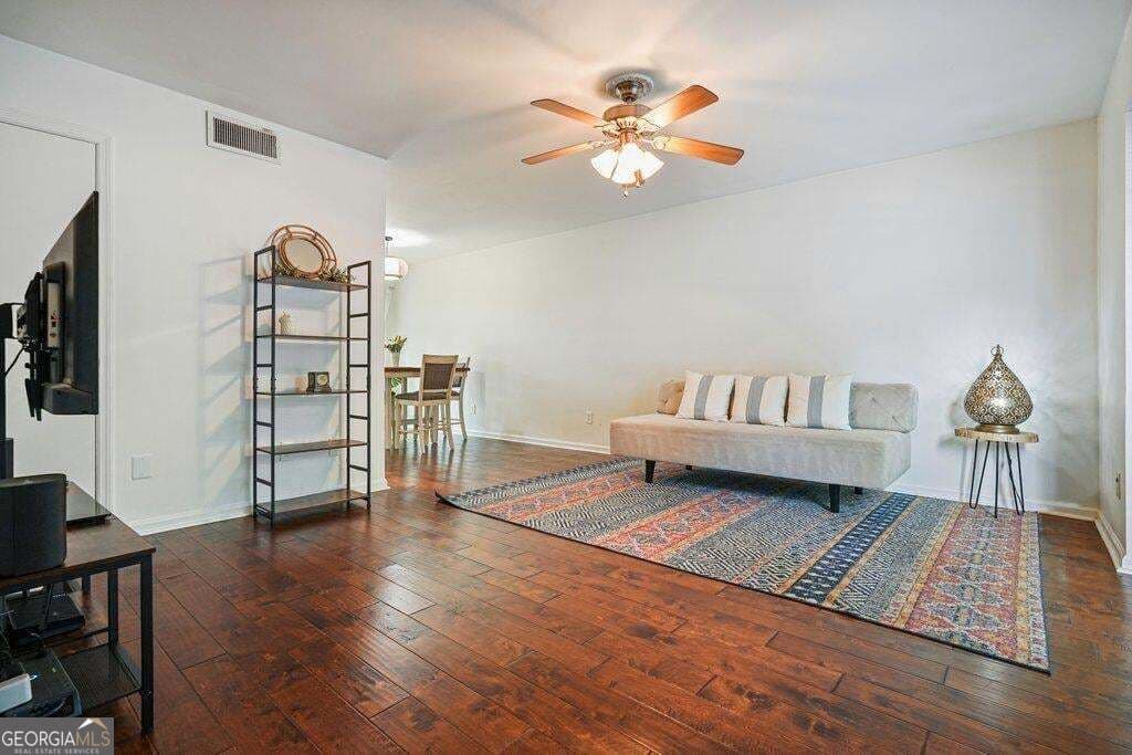 2 bedroom, 1.5 bathroom, 1,092 sq ft condominium for sale at 136 Peachtree Memorial Drive PA8, Atlanta, GA 30309 — photo 3