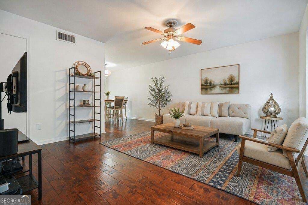 2 bedroom, 1.5 bathroom, 1,092 sq ft condominium for sale at 136 Peachtree Memorial Drive PA8, Atlanta, GA 30309 — photo 4