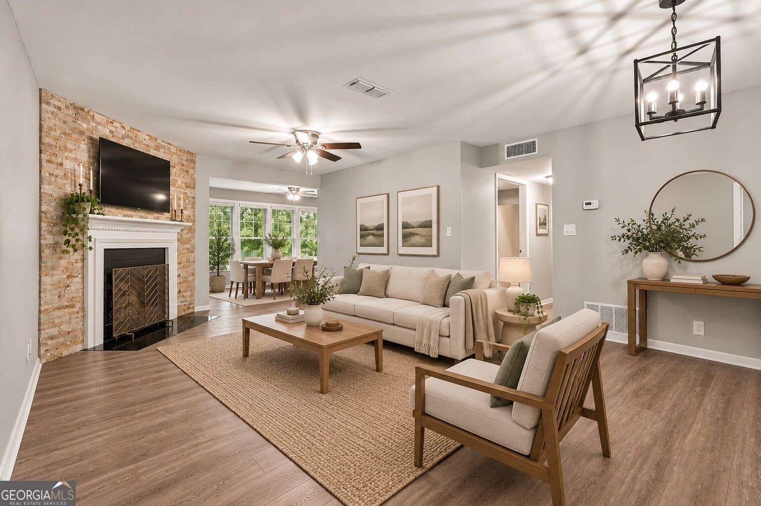 2 bedroom, 2 bathroom, 1,360 sq ft condominium for sale at 3019 Canyon Point Circle, Roswell, GA 30076 — photo 1 of 29
