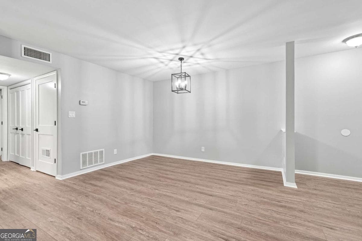 2 bedroom, 2 bathroom, 1,360 sq ft condominium for sale at 3019 Canyon Point Circle, Roswell, GA 30076 — photo 4