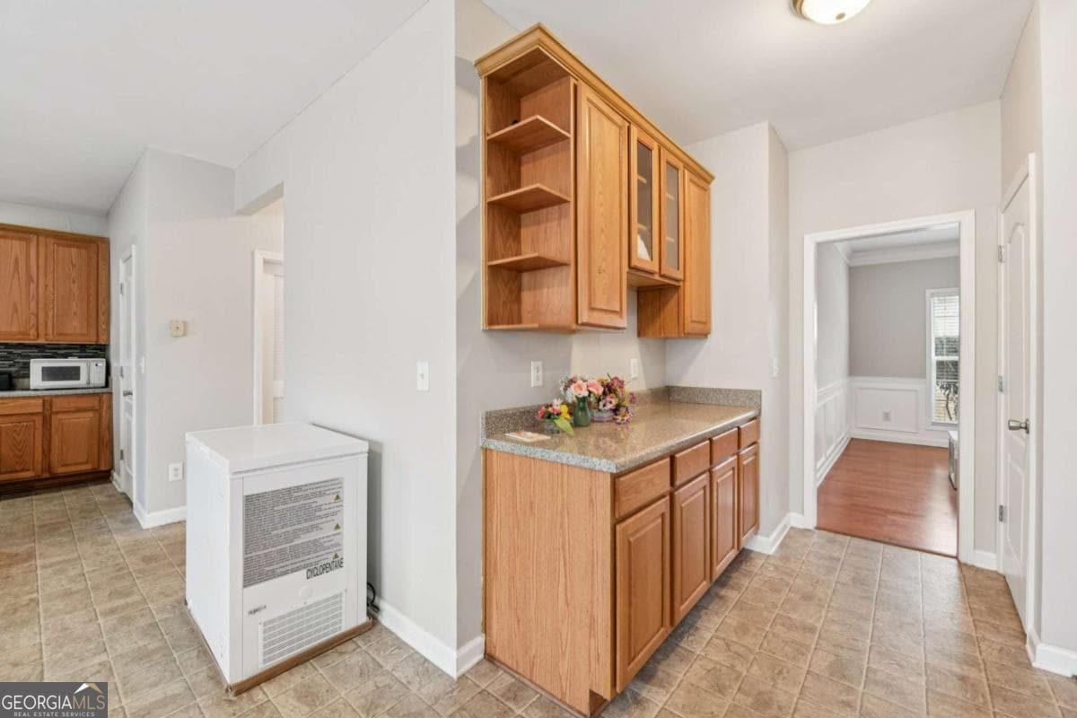 5 bedroom, 2.5 bathroom, 2,896 sq ft single family residence for sale at 2393 Shady Maple Lane, Loganville, GA 30052 — photo 10