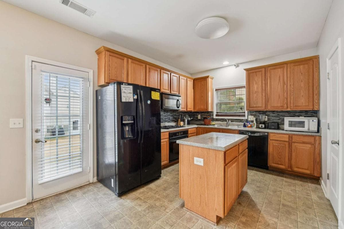 5 bedroom, 2.5 bathroom, 2,896 sq ft single family residence for sale at 2393 Shady Maple Lane, Loganville, GA 30052 — photo 8