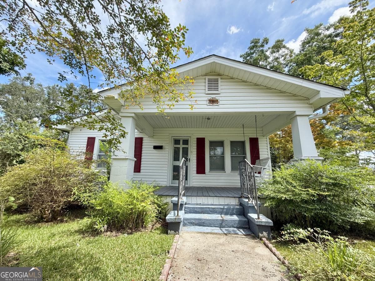 3 bedroom, 1 bathroom, 1,470 sq ft mixed use sold at 20/22 W Sycamore Street, Hazlehurst, GA 31539