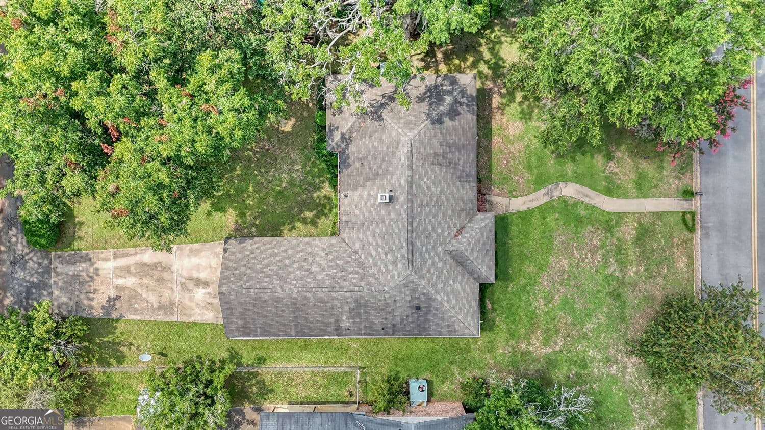 3 bedroom, 2 bathroom, 1,823 sq ft single family residence for sale at 1520 Webb Street, Albany, GA 31721 — photo 6