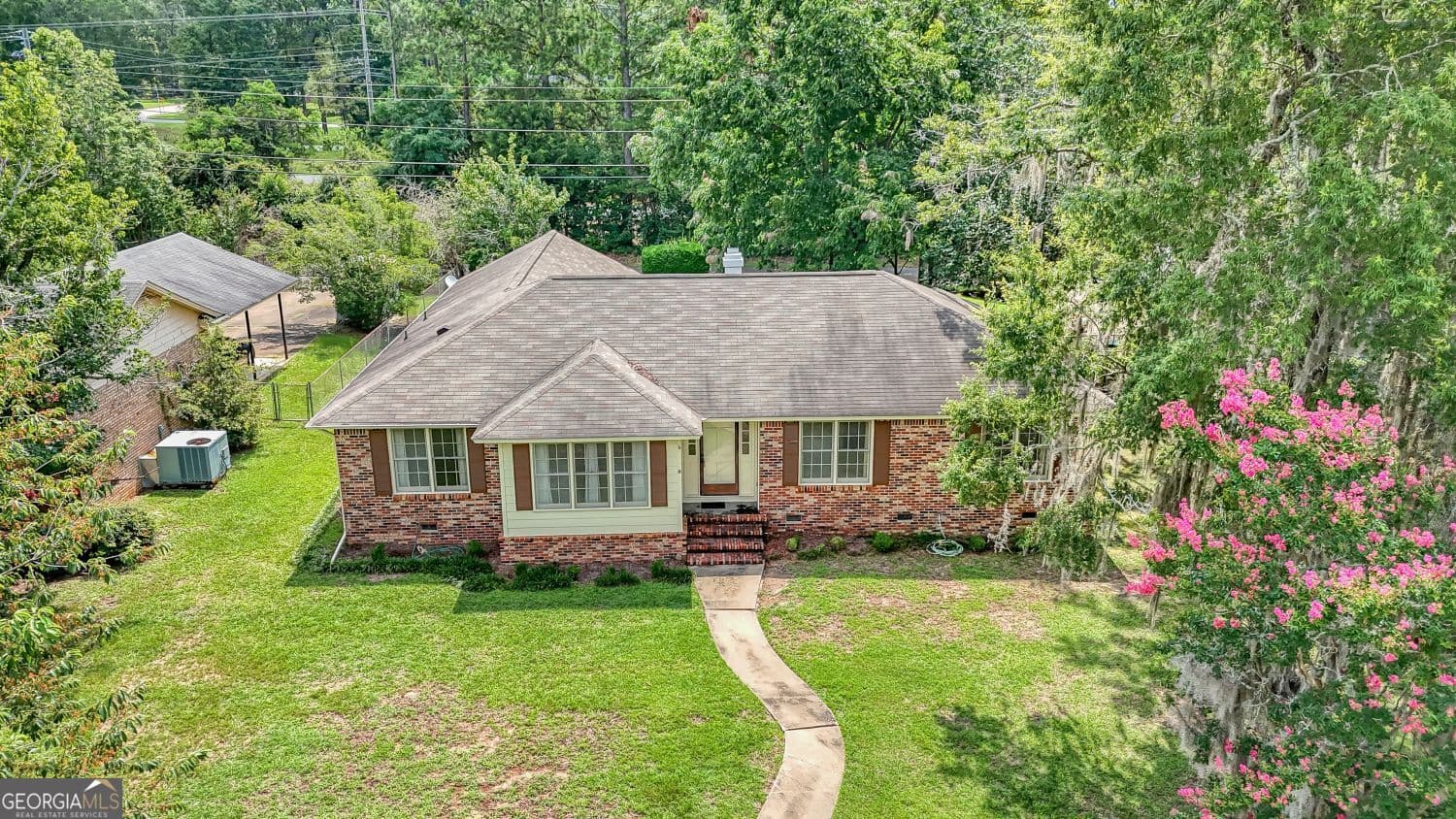 3 bedroom, 2 bathroom, 1,823 sq ft single family residence for sale at 1520 Webb Street, Albany, GA 31721 — photo 1 of 16