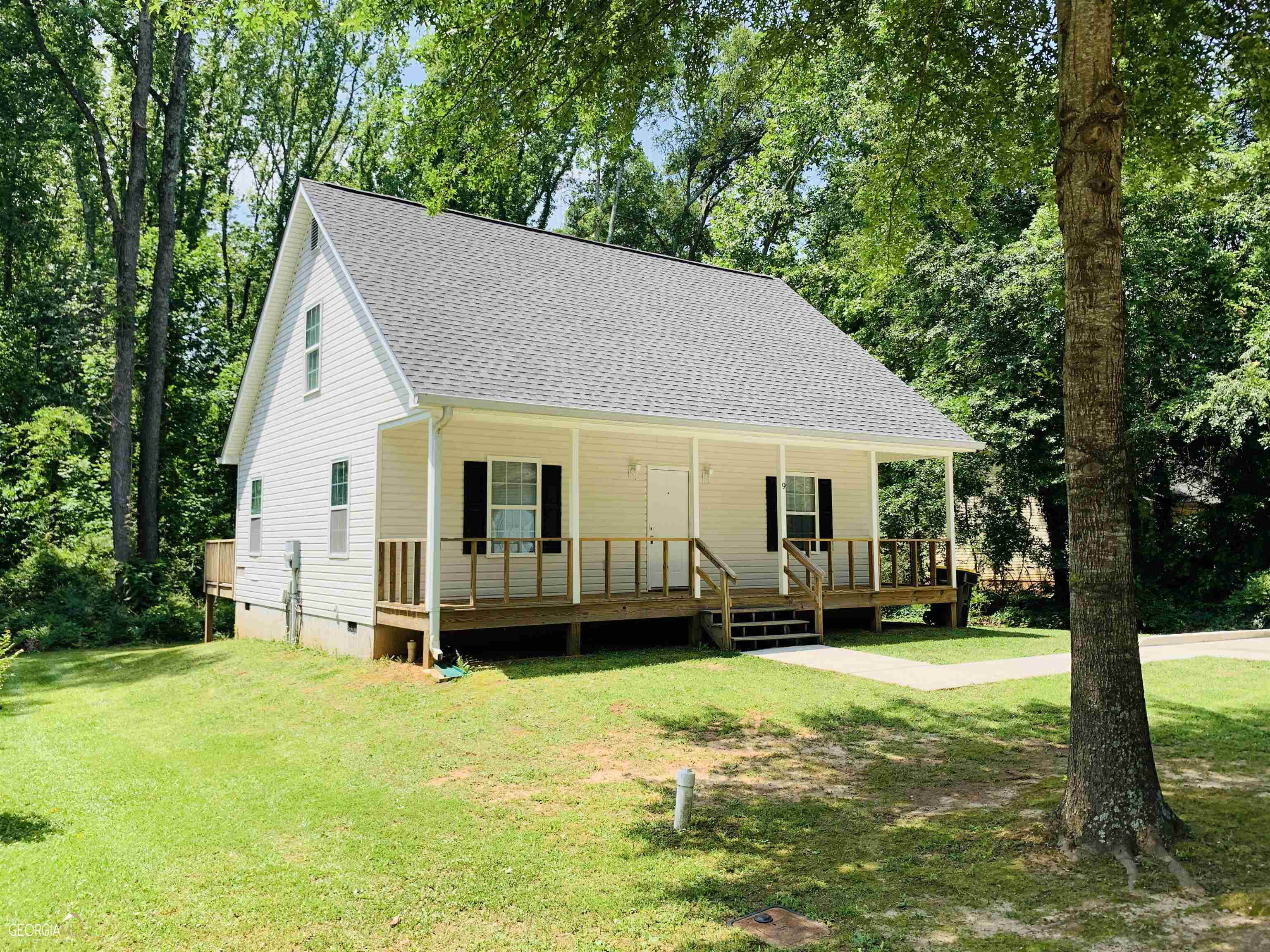 3 bedroom, 2 bathroom, 1,292 sq ft single family residence for rent at 9 Bennett Street, Newnan, GA 30263 for $1,695 a month — photo 2