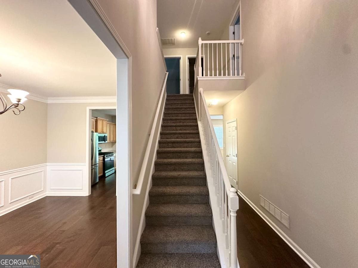 3 bedroom, 2 bathroom, 1,916 sq ft single family residence for sale at 3814 Clear Lake Way, Acworth, GA 30101 — photo 2