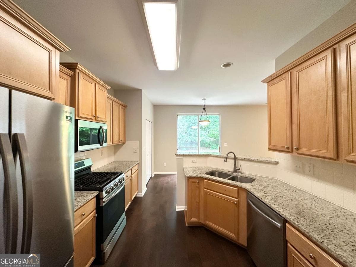 3 bedroom, 2 bathroom, 1,916 sq ft single family residence for sale at 3814 Clear Lake Way, Acworth, GA 30101 — photo 5