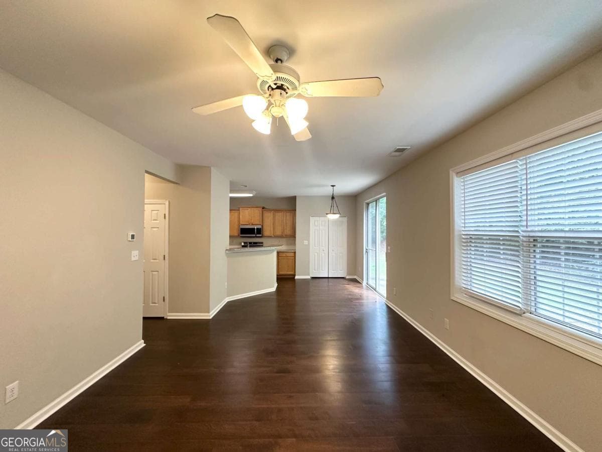 3 bedroom, 2 bathroom, 1,916 sq ft single family residence for sale at 3814 Clear Lake Way, Acworth, GA 30101 — photo 8
