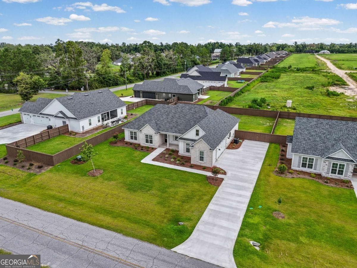 4 bedroom, 2 bathroom, 2,123 sq ft single family residence under contract at 6005 4H Club Road, Lake Park, GA 31636 — photo 4