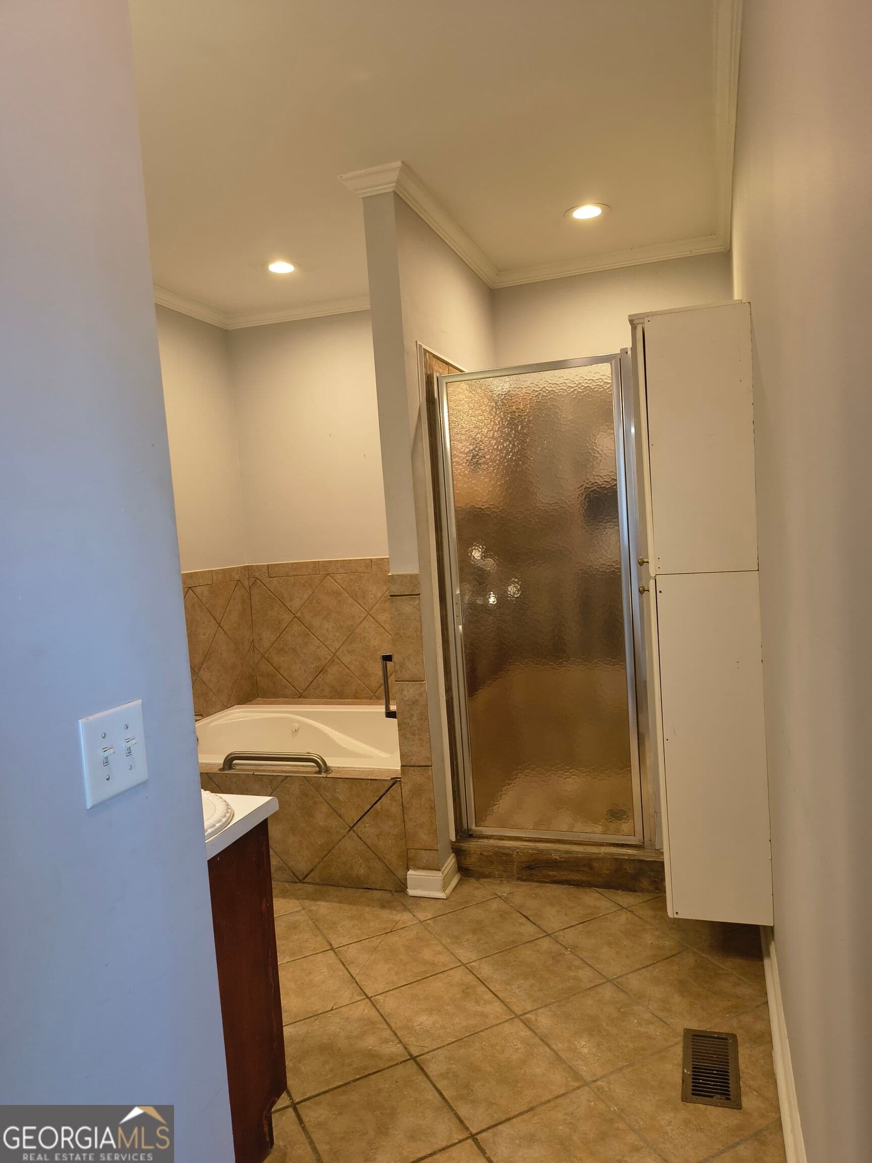 7 bedroom, 5.5 bathroom, 6,213 sq ft single family residence for sale at 2328 E Gwendale Drive, Lizella, GA 31052 — photo 7