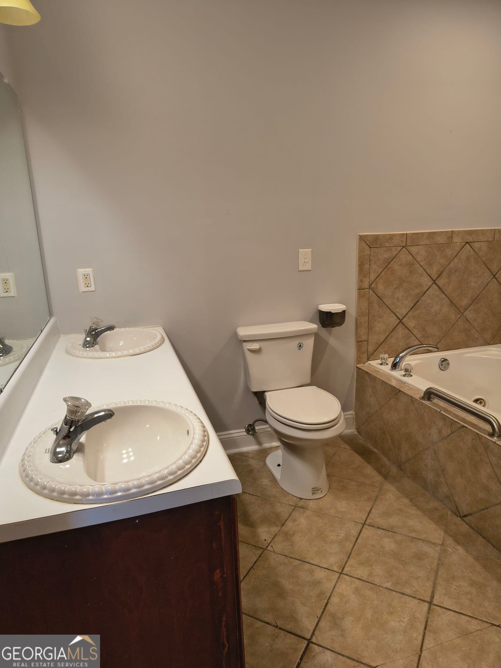 7 bedroom, 5.5 bathroom, 6,213 sq ft single family residence for sale at 2328 E Gwendale Drive, Lizella, GA 31052 — photo 8