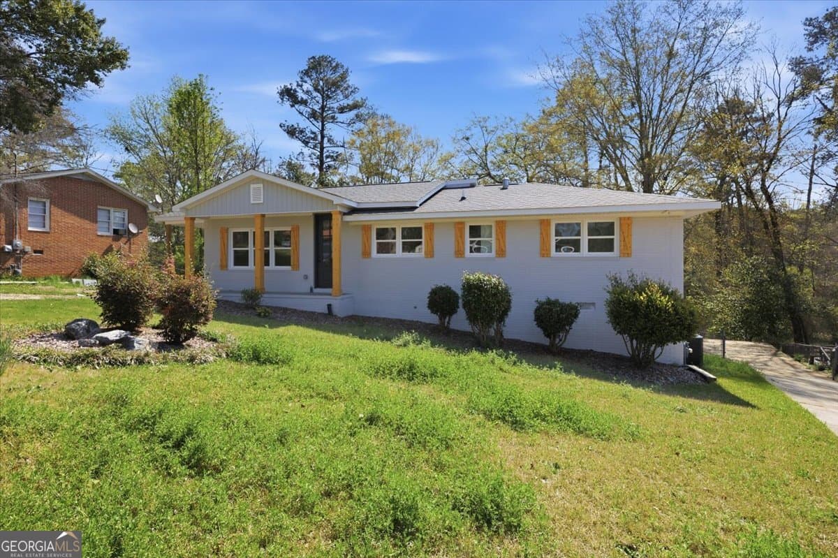 3 bedroom, 2 bathroom, 1,520 sq ft single family residence for sale at 2371 Kensington Road, Macon, GA 31211 — photo 3