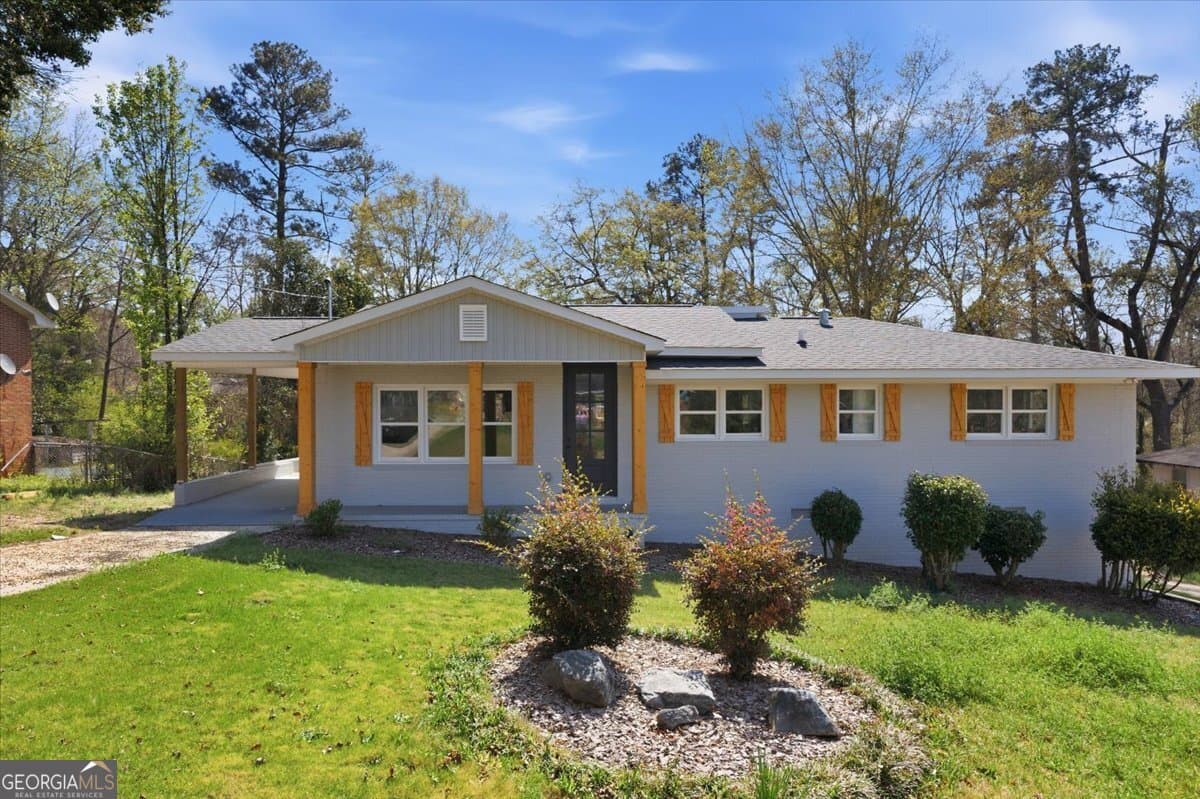 3 bedroom, 2 bathroom, 1,520 sq ft single family residence for sale at 2371 Kensington Road, Macon, GA 31211