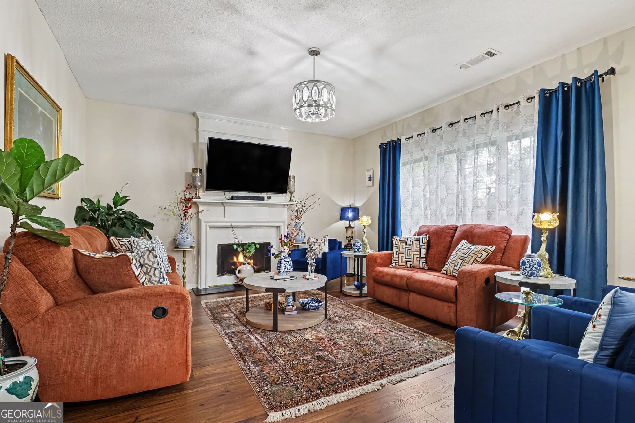 4 bedroom, 2.5 bathroom, 2,378 sq ft single family residence for sale at 5905 Haterleigh Drive, Johns Creek, GA 30005 — photo 8
