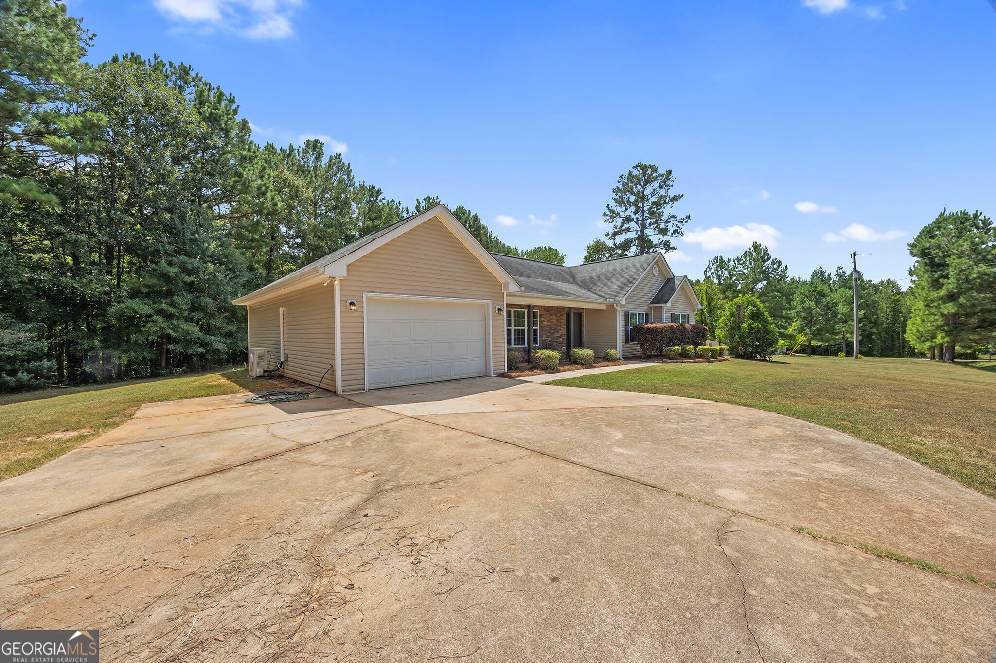 3 bedroom, 2 bathroom, 1,474 sq ft single family residence for sale at 30 Watson Road, Forsyth, GA 31029 — photo 2