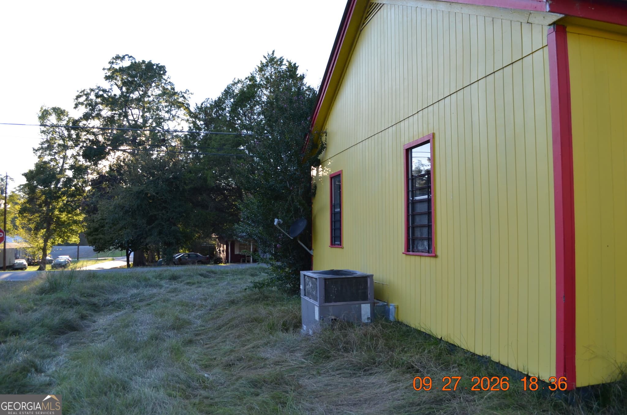 2 bedroom, 1 bathroom, 924 sq ft single family residence for sale at 142 S Main Street, Milledgeville, GA 31061 — photo 2