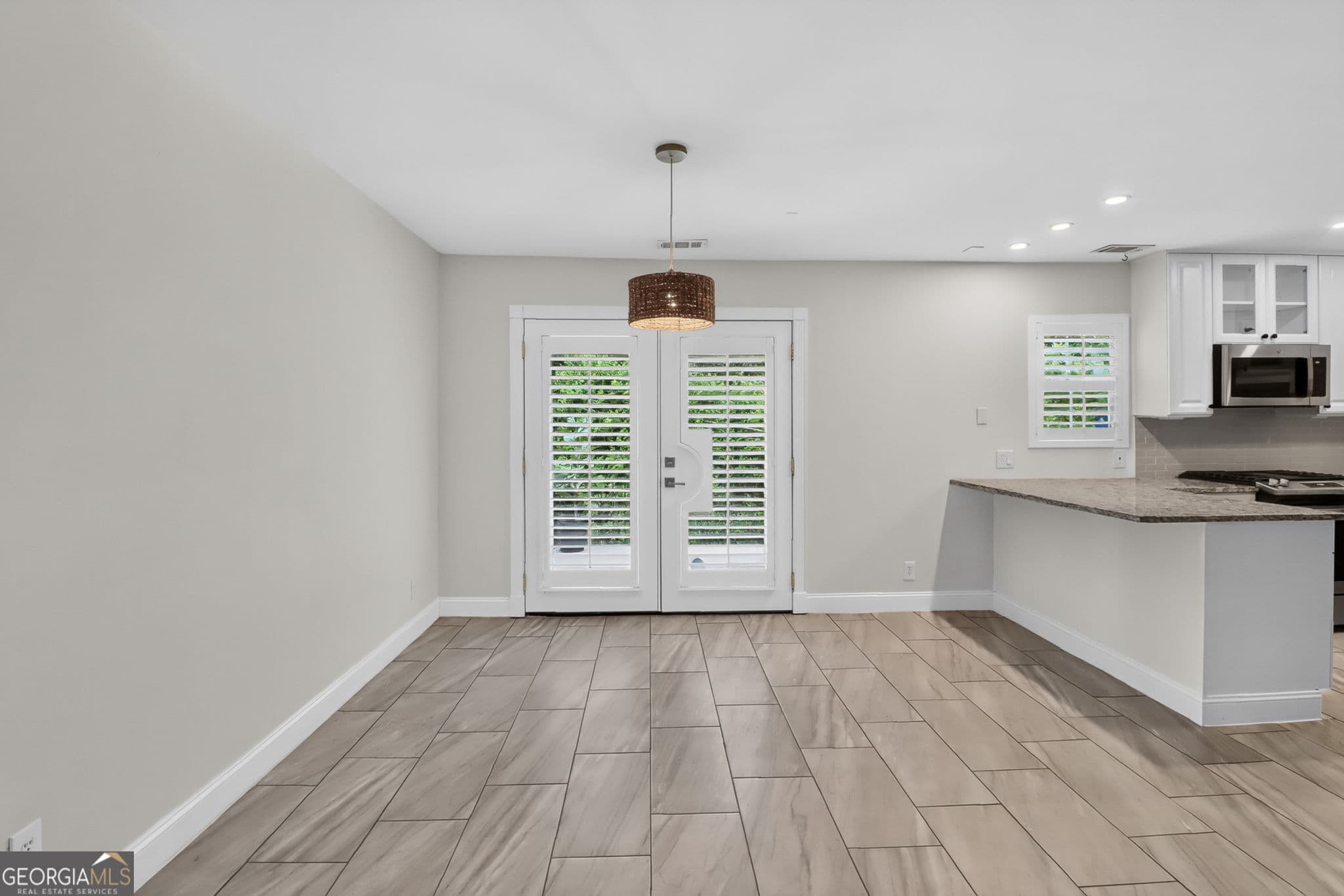 3 bedroom, 2 bathroom, 1,650 sq ft townhouse for sale at 1261 Lavista Road F-2, Atlanta, GA 30324 — photo 7
