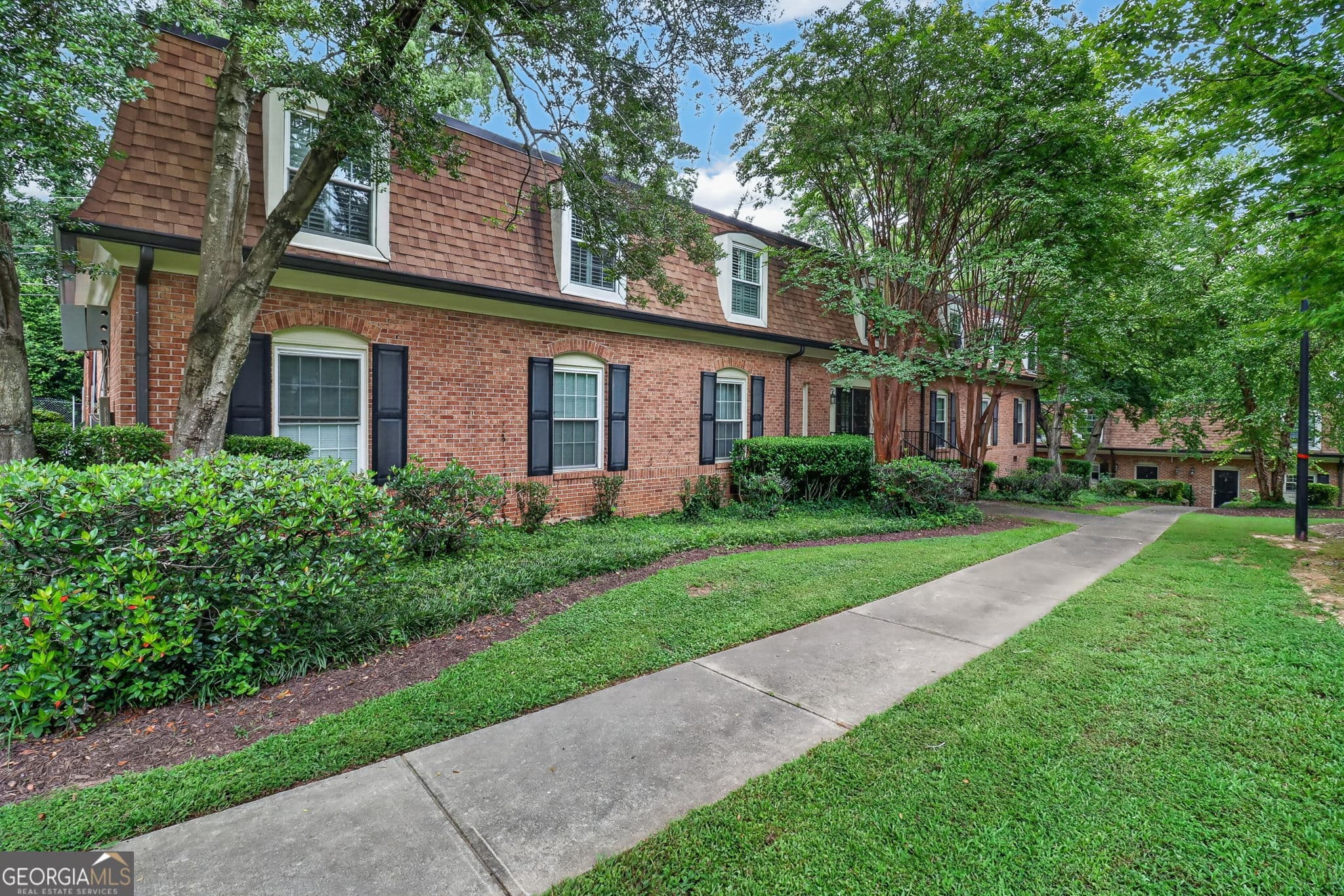 3 bedroom, 2 bathroom, 1,650 sq ft townhouse for sale at 1261 Lavista Road F-2, Atlanta, GA 30324