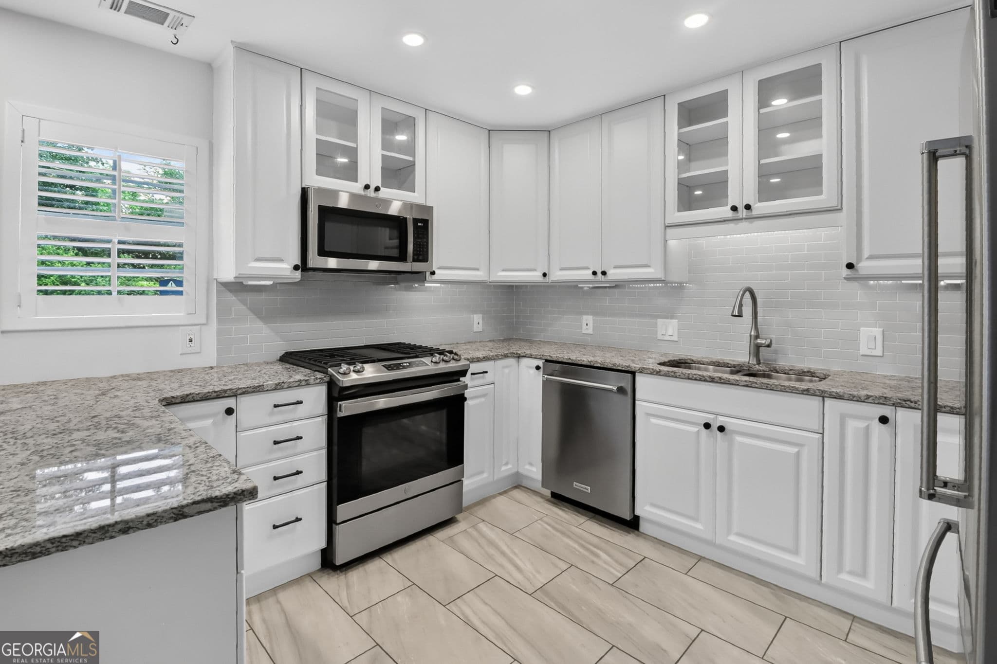 3 bedroom, 2 bathroom, 1,650 sq ft townhouse for sale at 1261 Lavista Road F-2, Atlanta, GA 30324 — photo 10