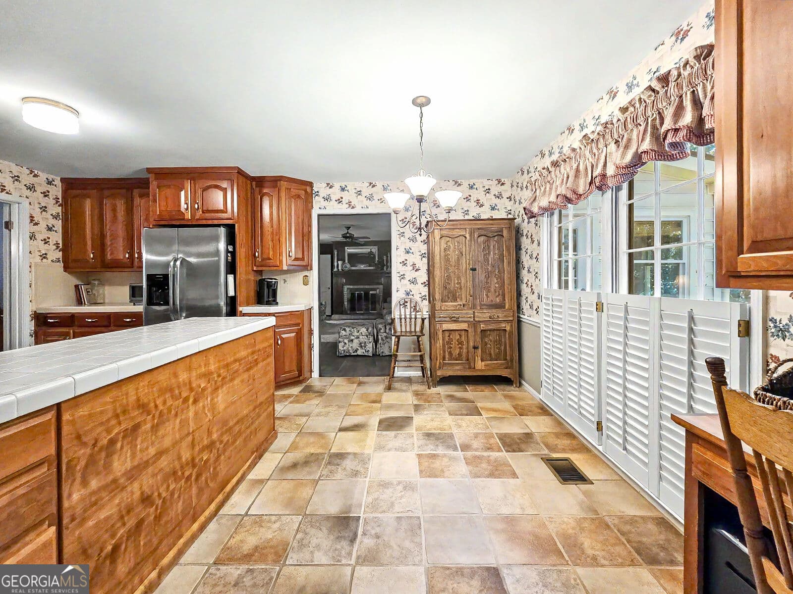 4 bedroom, 3.5 bathroom, 2,584 sq ft single family residence for sale at 3479 Castleridge Drive, Tucker, GA 30084 — photo 9