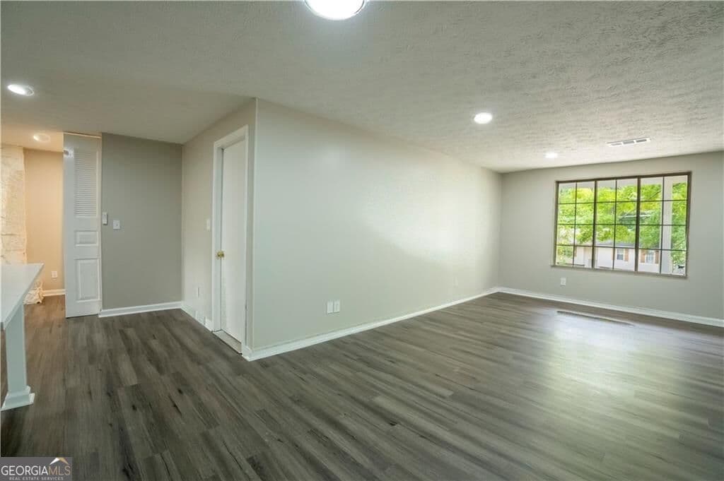 4 bedroom, 3 bathroom, 1,272 sq ft single family residence for sale at 1995 Northerly Way, Stone Mountain, GA 30088 — photo 5