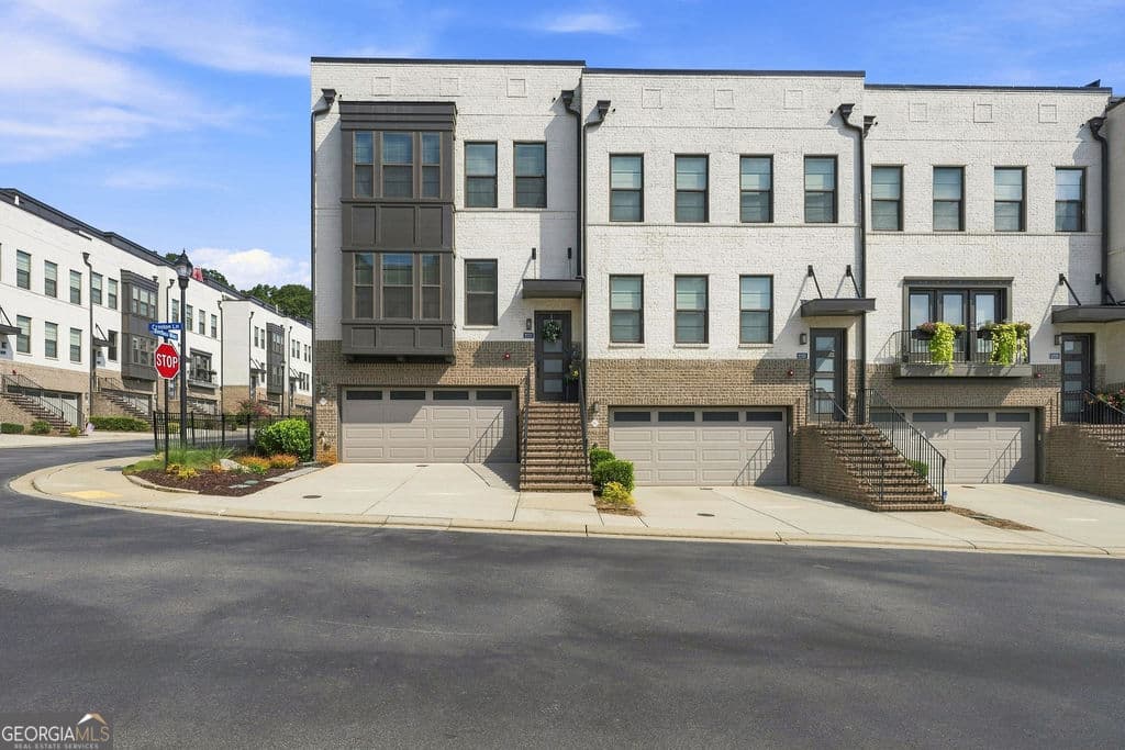 4 bedroom, 4 bathroom, 3,714 sq ft townhouse for sale at 2201 Croston Lane, Smyrna, GA 30080 — photo 2