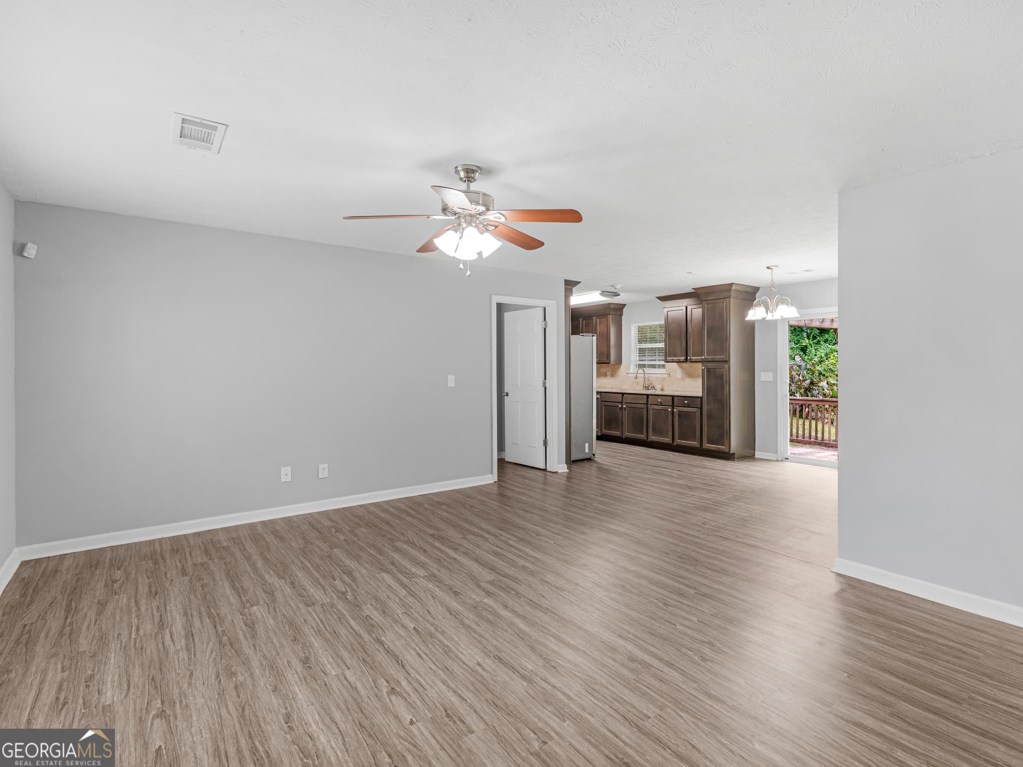 3 bedroom, 2 bathroom, 1,476 sq ft single family residence for sale at 122 Springwood Valley Road, Stockbridge, GA 30281 — photo 2