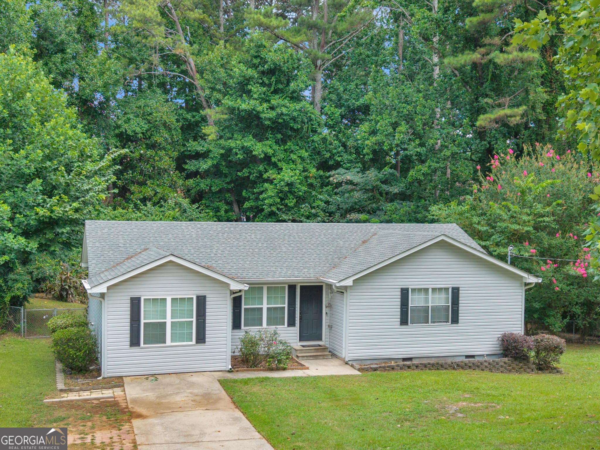 3 bedroom, 2 bathroom, 1,476 sq ft single family residence for sale at 122 Springwood Valley Road, Stockbridge, GA 30281 — photo 1 of 35
