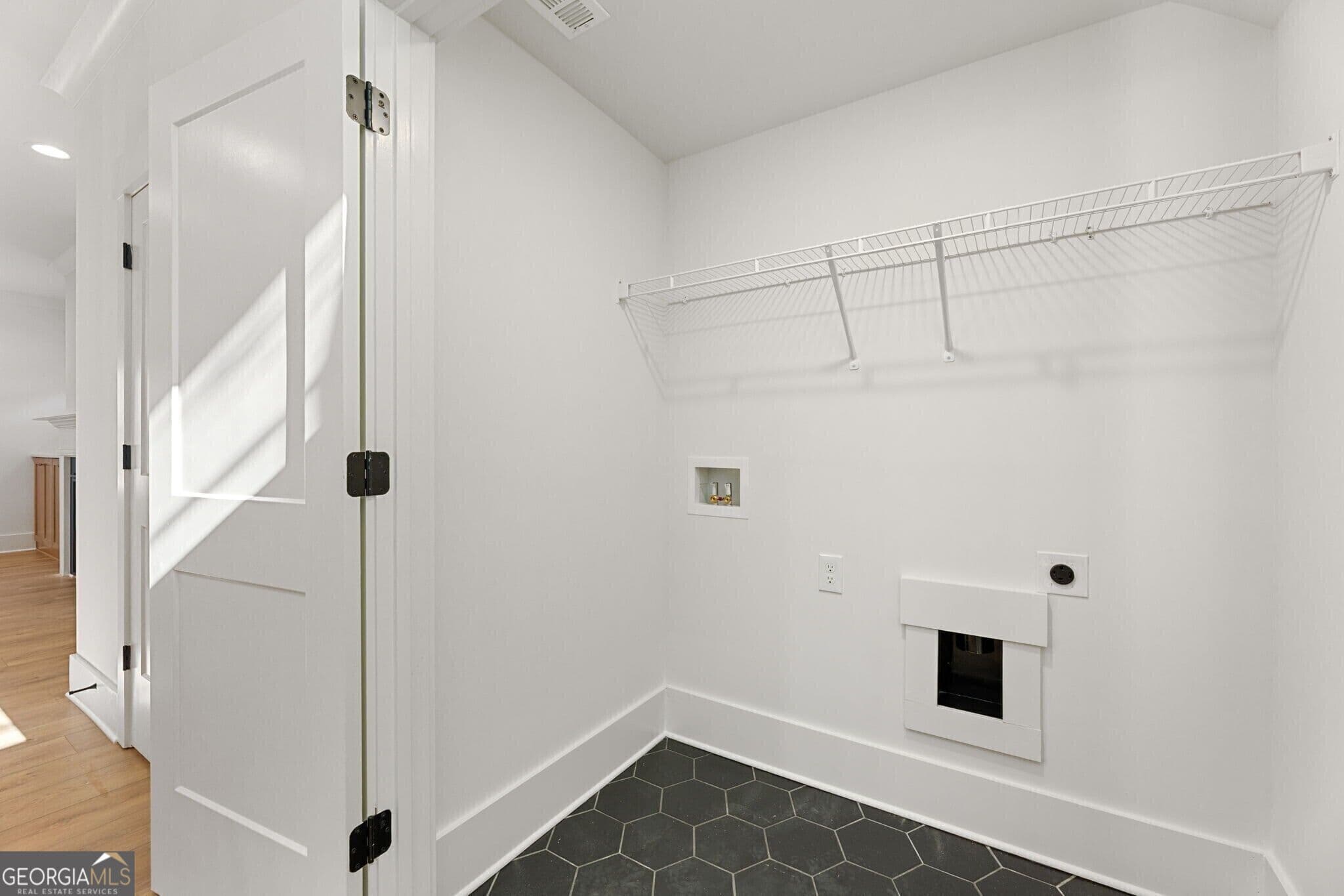4 bedroom, 3.5 bathroom, 2,699 sq ft single family residence for sale at 3420 Hillshire Drive, Cumming, GA 30028 — photo 3