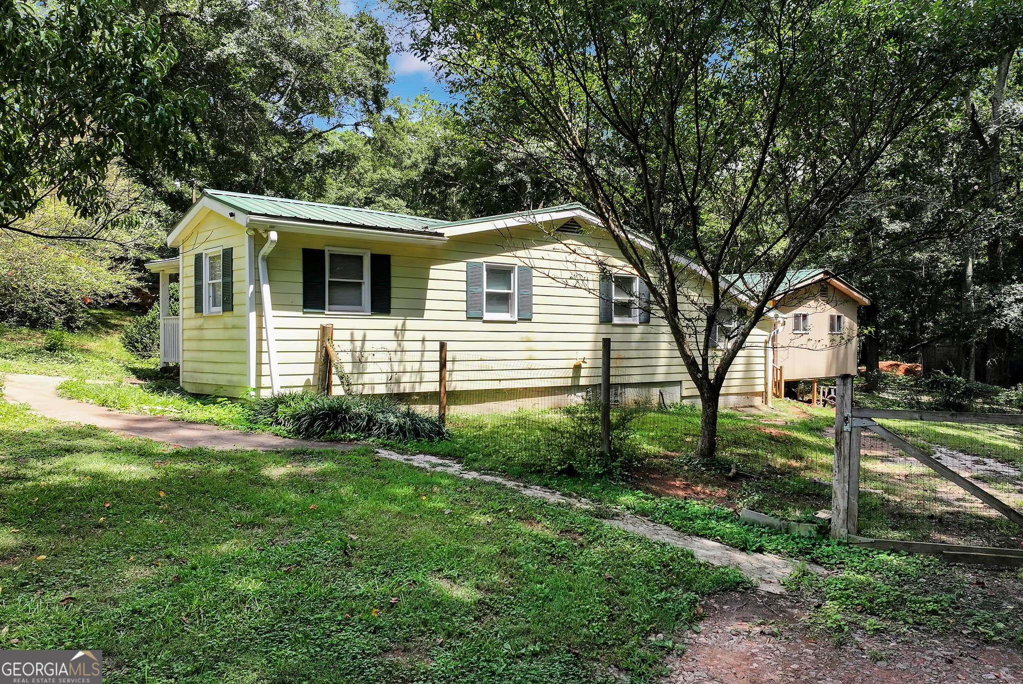 3 bedroom, 2 bathroom, 1,164 sq ft single family residence for sale at 1100 Fuller Road, Watkinsville, GA 30677