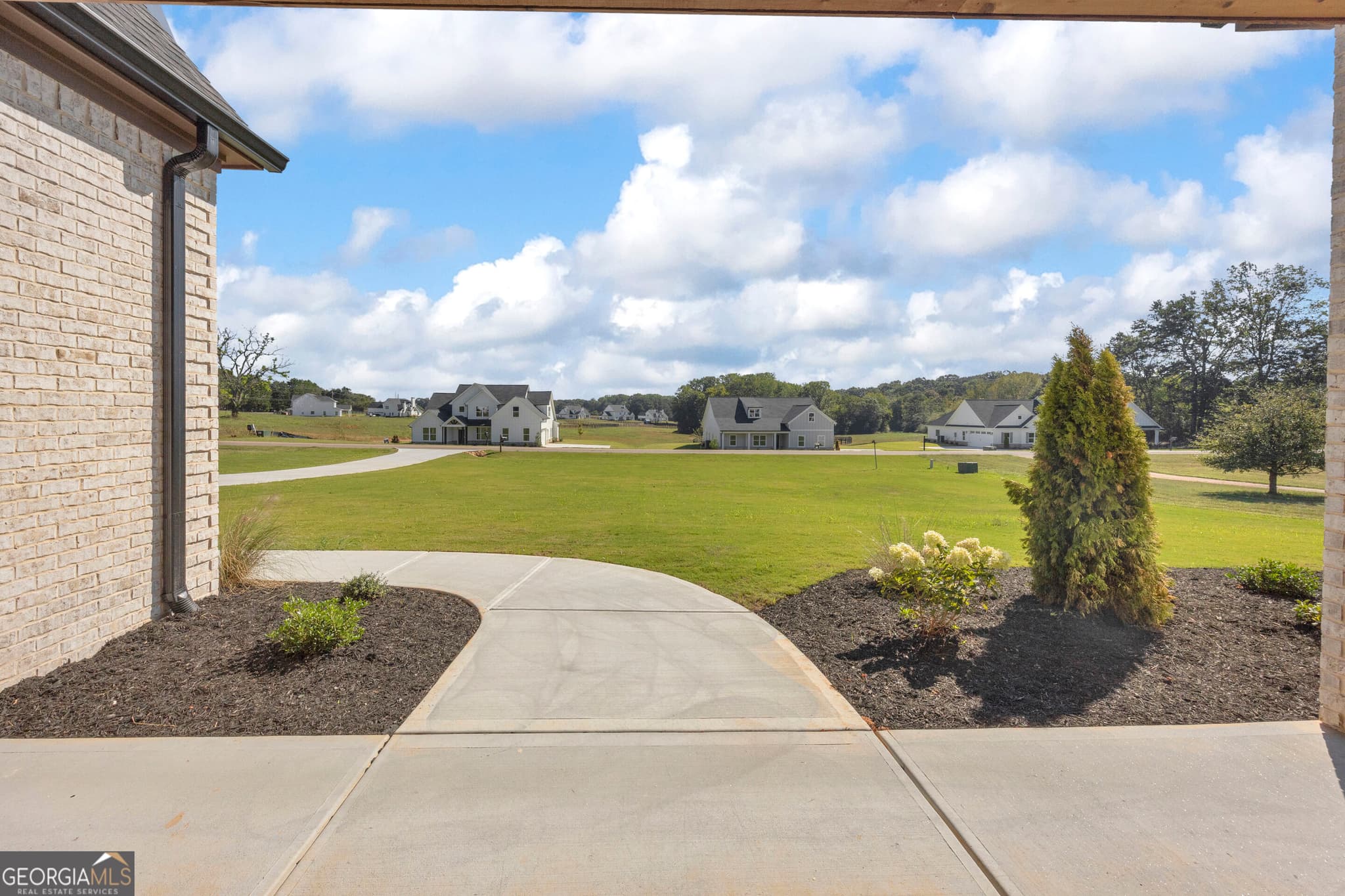 4 bedroom, 3 bathroom, 2,840 sq ft single family residence for sale at 5340 Noah Road, Cumming, GA 30041 — photo 5