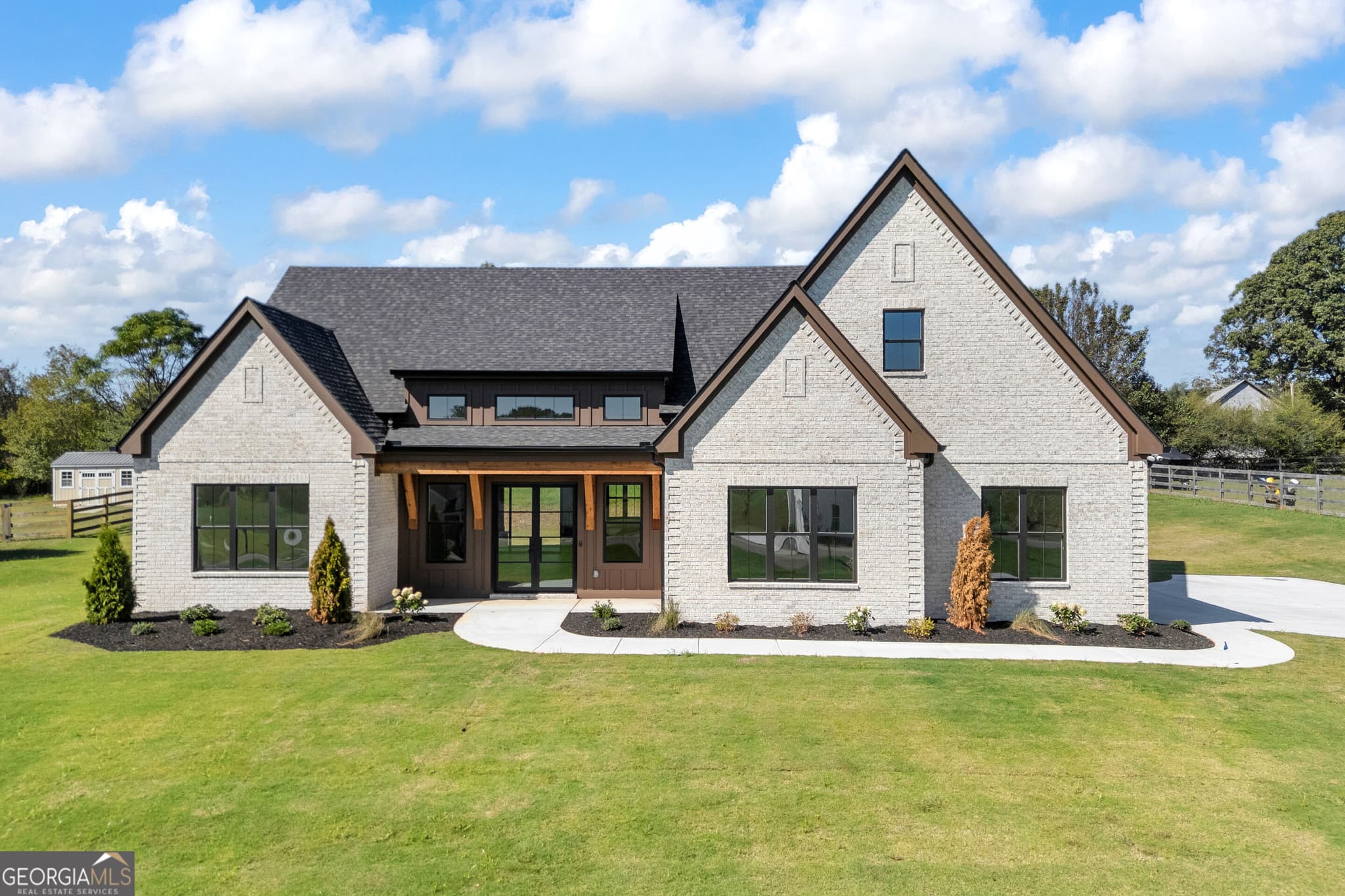 4 bedroom, 3 bathroom, 2,840 sq ft single family residence for sale at 5340 Noah Road, Cumming, GA 30041 — photo 4