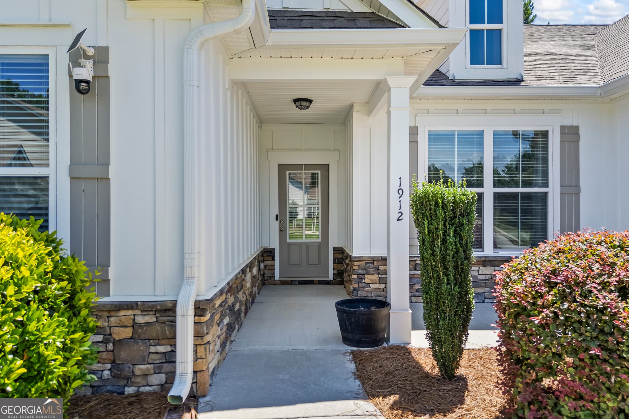 4 bedroom, 3 bathroom, 2,081 sq ft single family residence for sale at 1912 Hymer Court, Monroe, GA 30656 — photo 2