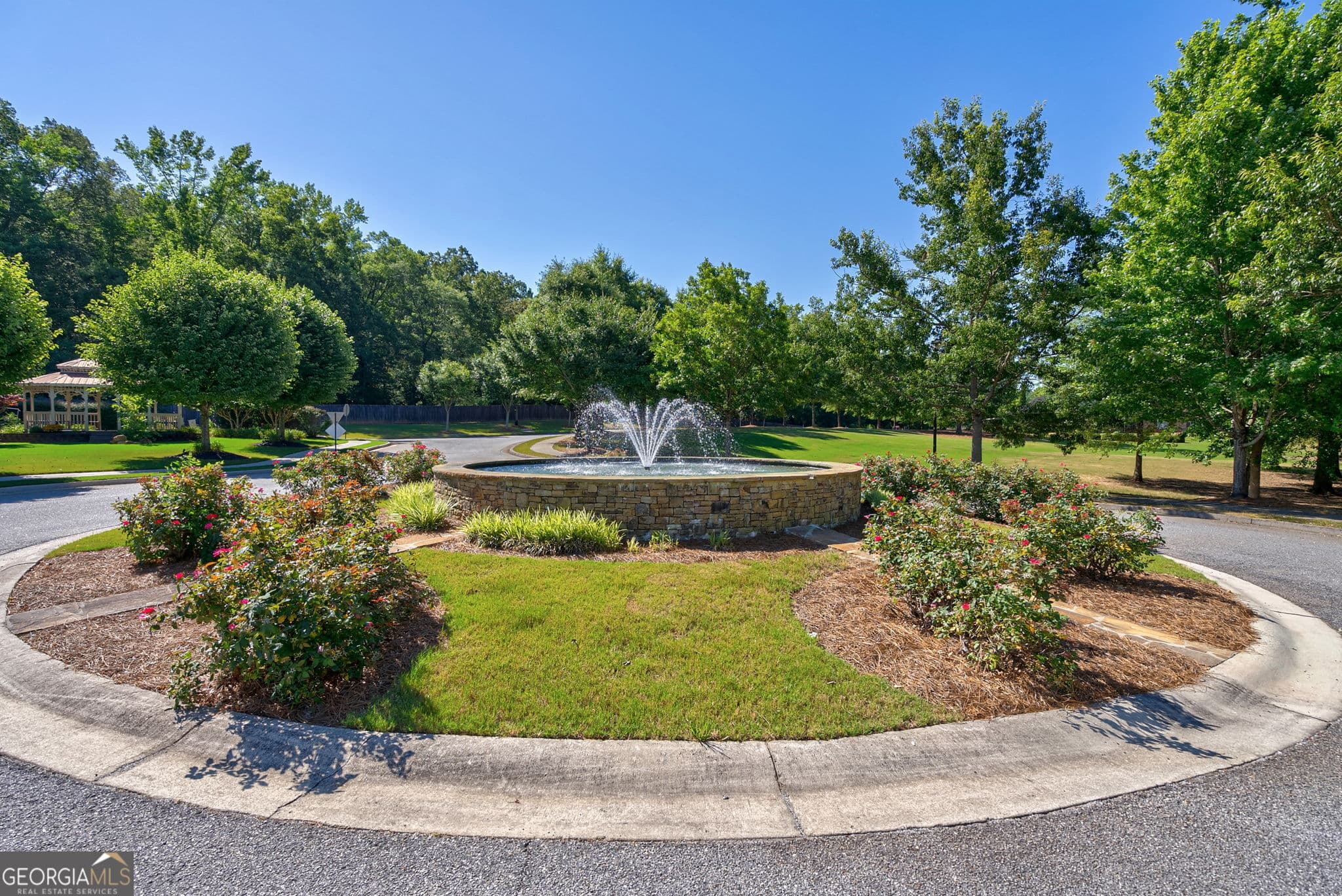 3 bedroom, 2.5 bathroom, 1,900 sq ft townhouse for sale at 1453 Lincoln Drive, Bogart, GA 30622 — photo 3