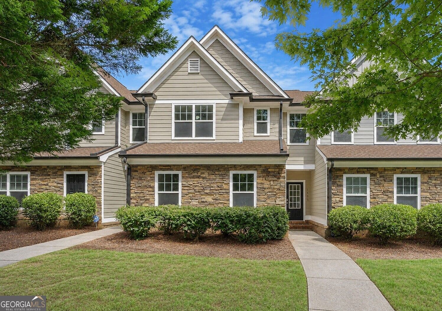 3 bedroom, 2.5 bathroom, 1,900 sq ft townhouse for sale at 1453 Lincoln Drive, Bogart, GA 30622
