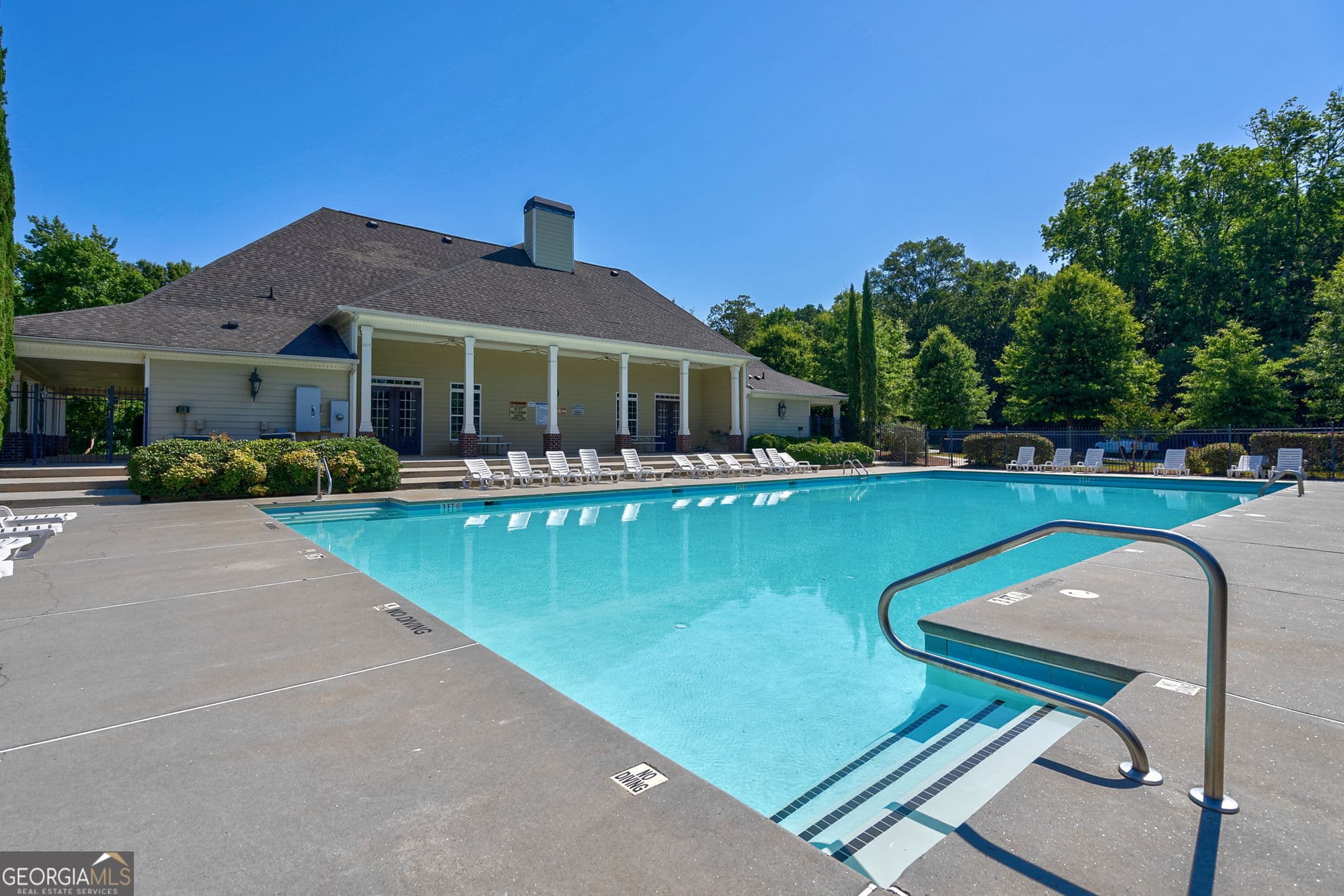 3 bedroom, 2.5 bathroom, 1,900 sq ft townhouse for sale at 1453 Lincoln Drive, Bogart, GA 30622 — photo 4