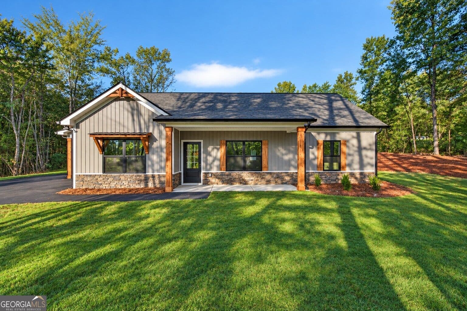 3 bedroom, 2 bathroom, 1,297 sq ft single family residence for sale at 920 Youngs Farm Road, Cedartown, GA 30125