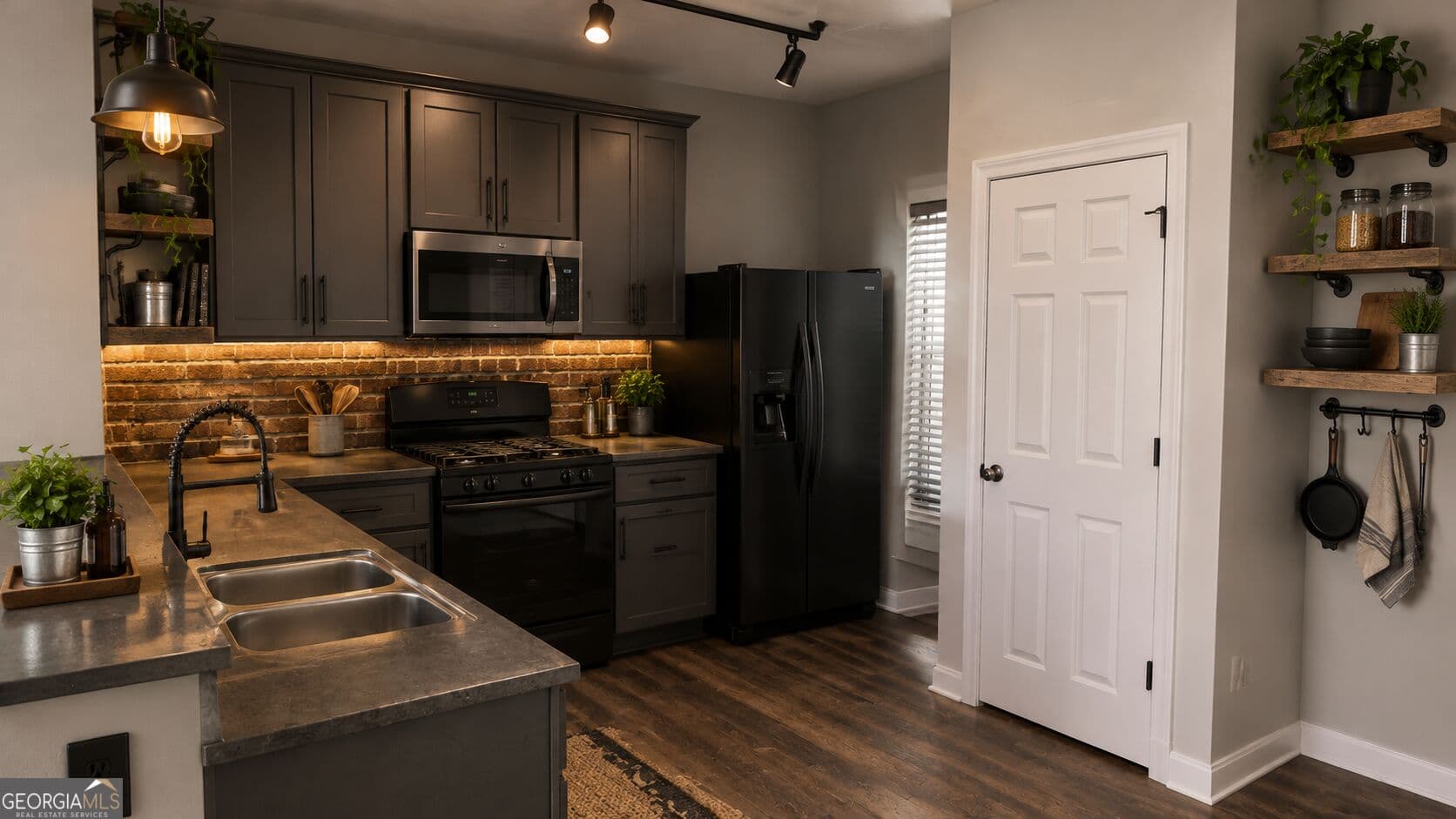 2 bedroom, 2.5 bathroom, 1,447 sq ft condominium for sale at 4382 Stone Gate Way # 103, East Point, GA 30344 — photo 6