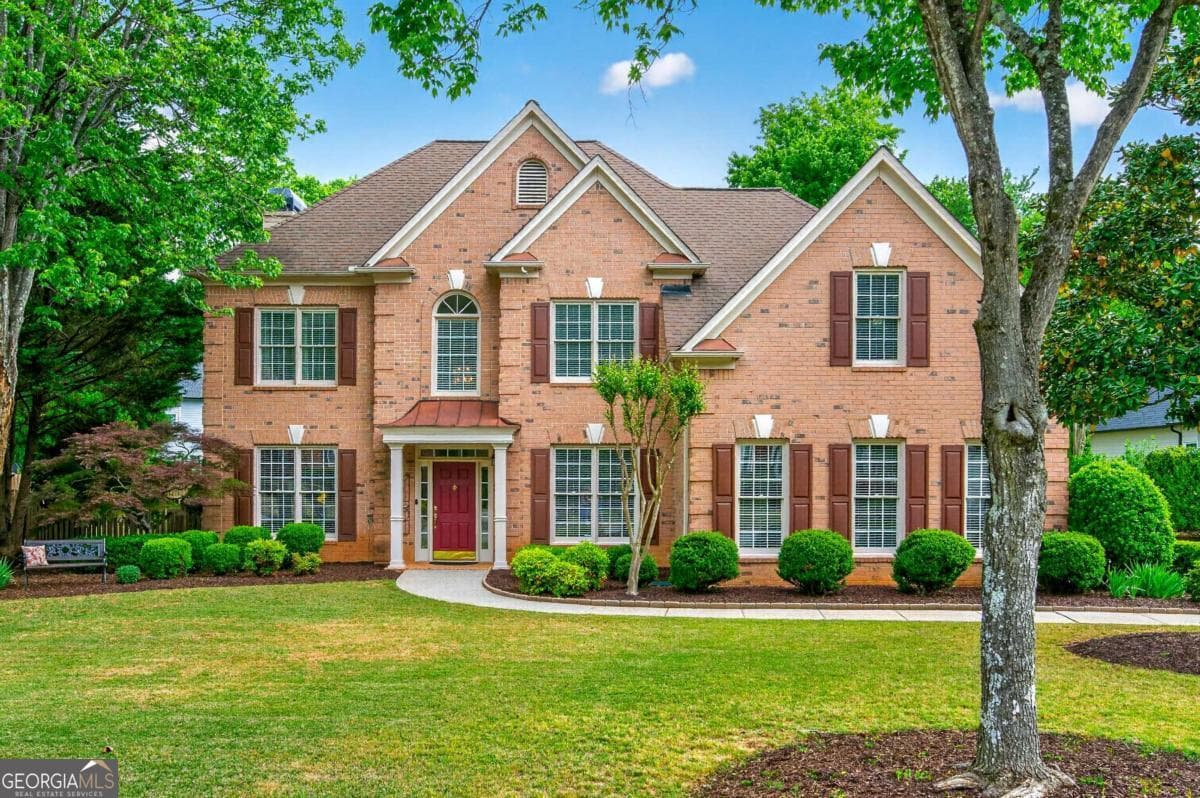 4 bedroom, 3 bathroom, 2,699 sq ft single family residence for sale at 920 Whitetail Court, Alpharetta, GA 30005 — photo 2