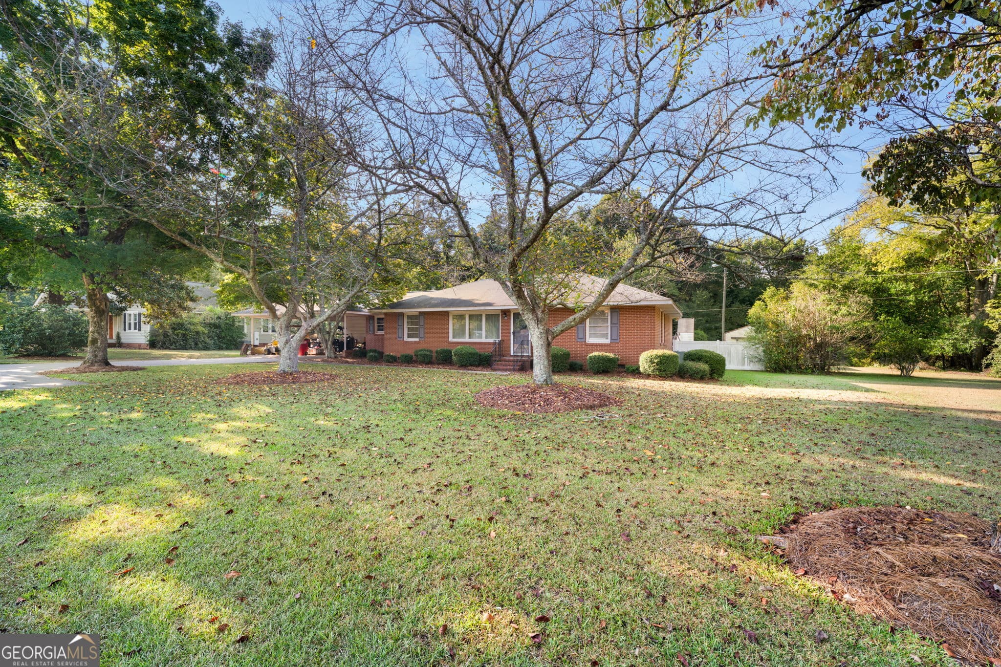 3 bedroom, 2.5 bathroom, 1,928 sq ft single family residence under contract at 813 W Church Street, Sandersville, GA 31082 — photo 2