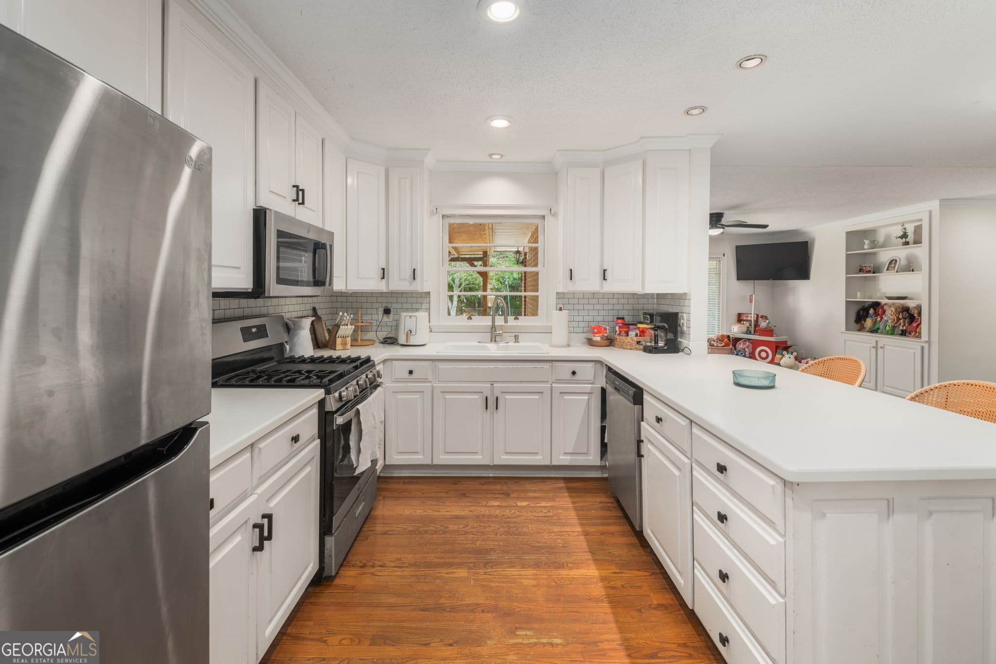 3 bedroom, 2.5 bathroom, 1,928 sq ft single family residence under contract at 813 W Church Street, Sandersville, GA 31082 — photo 6