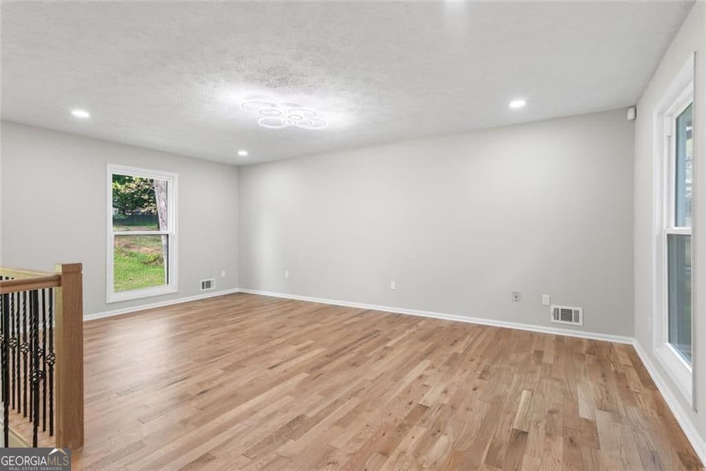 4 bedroom, 3 bathroom, 2,519 sq ft single family residence for sale at 4645 Dunwoody Club Drive, Dunwoody, GA 30350 — photo 6