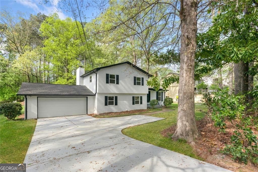 4 bedroom, 3 bathroom, 2,519 sq ft single family residence for sale at 4645 Dunwoody Club Drive, Dunwoody, GA 30350 — photo 1 of 36