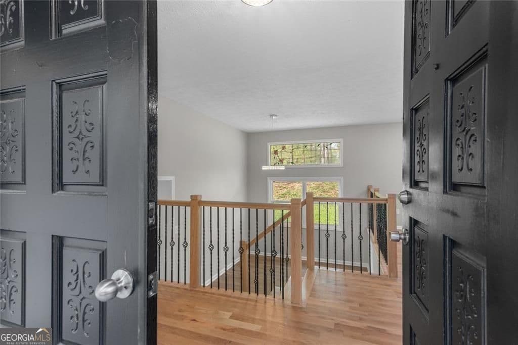 4 bedroom, 3 bathroom, 2,519 sq ft single family residence for sale at 4645 Dunwoody Club Drive, Dunwoody, GA 30350 — photo 5
