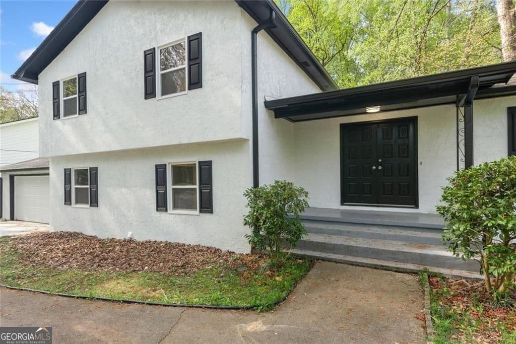 4 bedroom, 3 bathroom, 2,519 sq ft single family residence for sale at 4645 Dunwoody Club Drive, Dunwoody, GA 30350 — photo 4