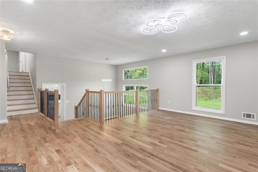 4 bedroom, 3 bathroom, 2,519 sq ft single family residence for sale at 4645 Dunwoody Club Drive, Dunwoody, GA 30350 — photo 8