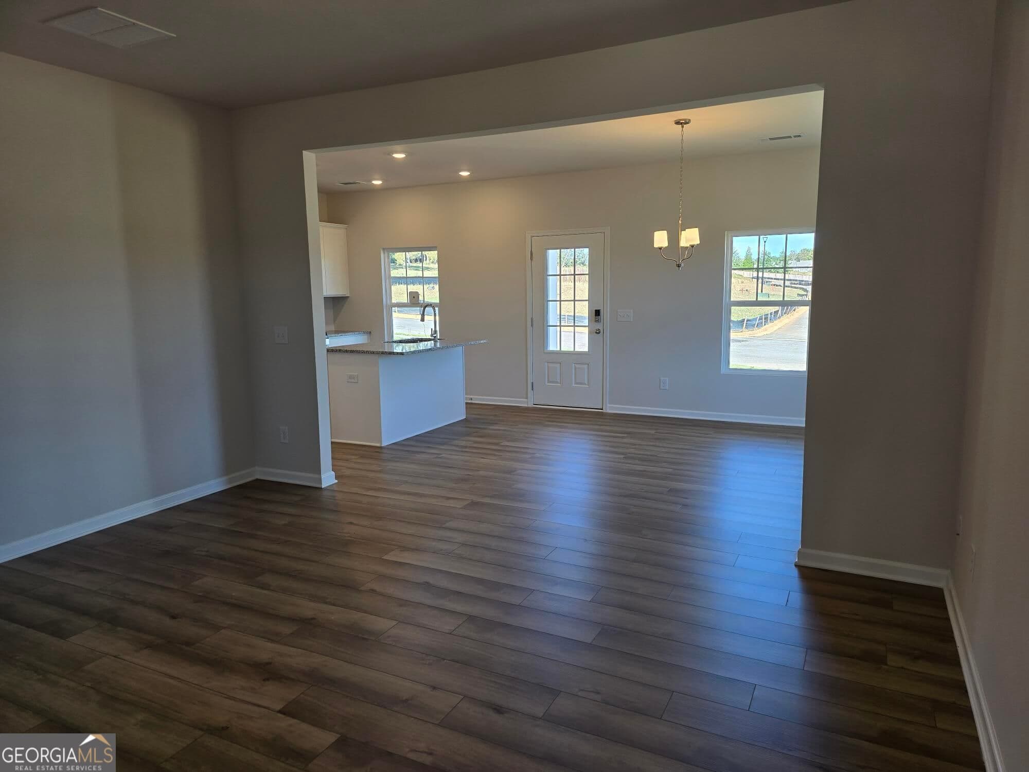 3 bedroom, 2.5 bathroom, 1,937 sq ft single family residence for sale at 5226 Trace View Drive, Flowery Branch, GA 30542 — photo 6