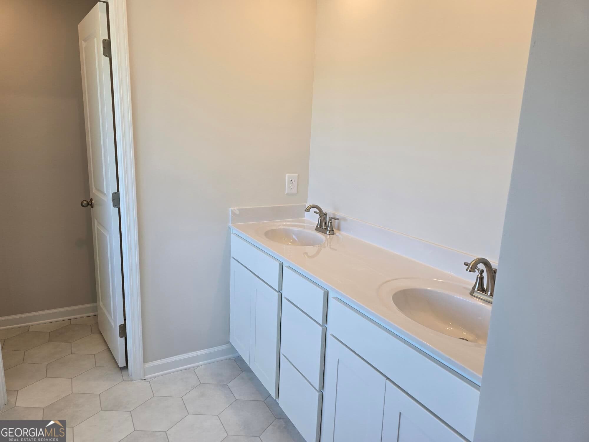 3 bedroom, 2.5 bathroom, 1,937 sq ft single family residence for sale at 5226 Trace View Drive, Flowery Branch, GA 30542 — photo 10