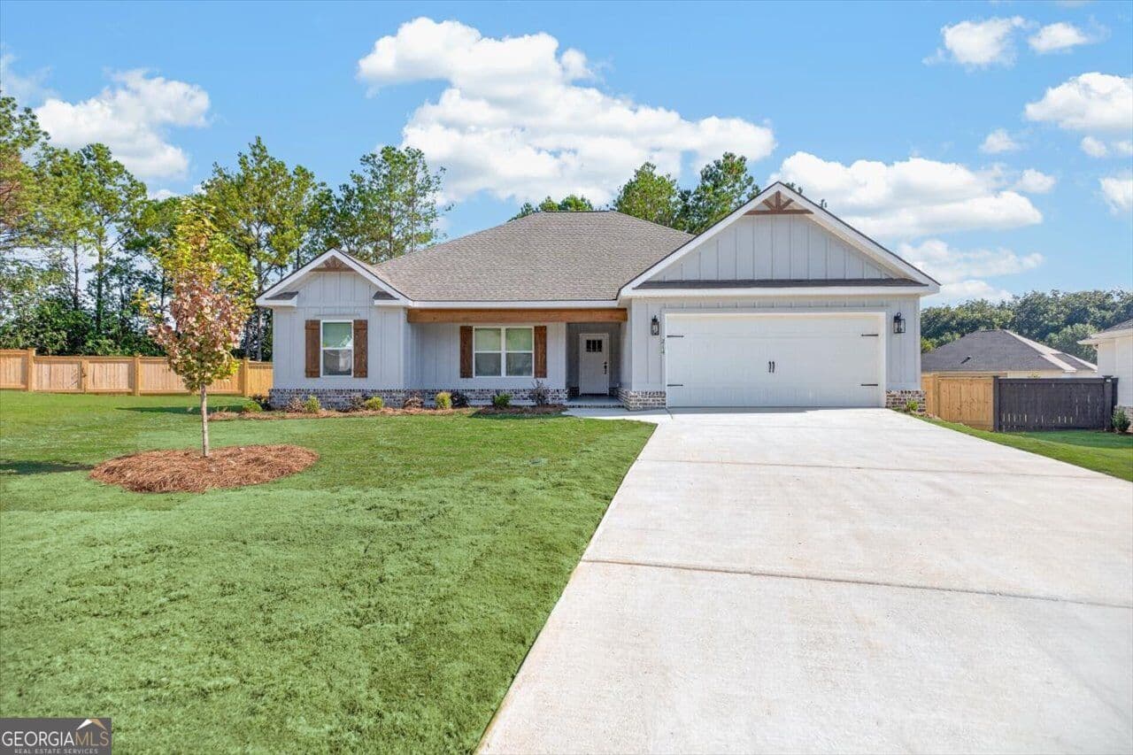 4 bedroom, 2 bathroom, 1,675 sq ft single family residence sold at 214 Hampton Chase, Perry, GA 31069